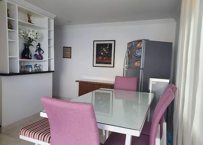 Apartamento con VISTA AL MAR, A una cuadra de la PLAYA. Piso 16